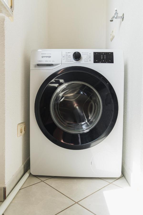 Appartment In Den Weinbergen Bei Mainz - Mit 2X Doppelzimmern, 1X Grosses Wohnzimmer, Bad & Kueche Stadecken-Elsheim Exterior foto